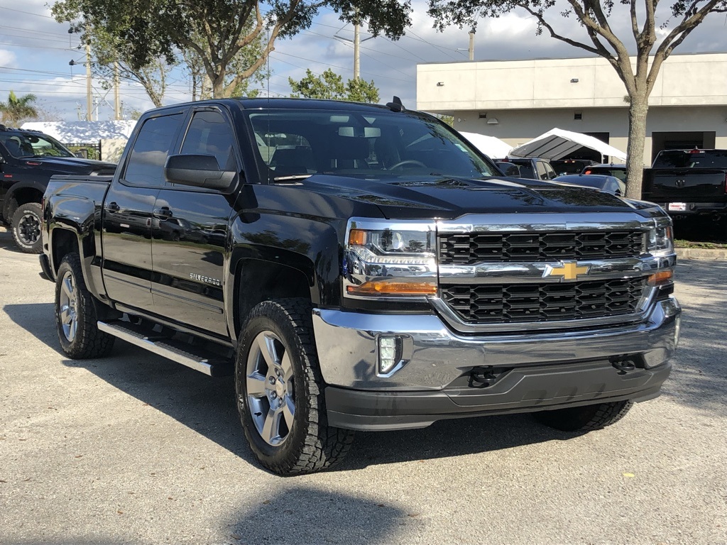 Pre Owned 2017 Chevrolet Silverado 1500 Lt 4d Crew Cab In Davie